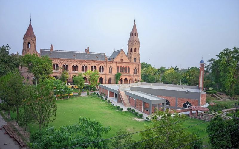 government college university lahore