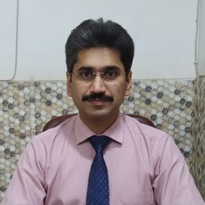 best eye specialists in lahore