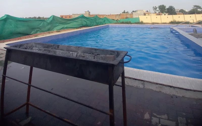 Haji Farm House & Swimming Pool